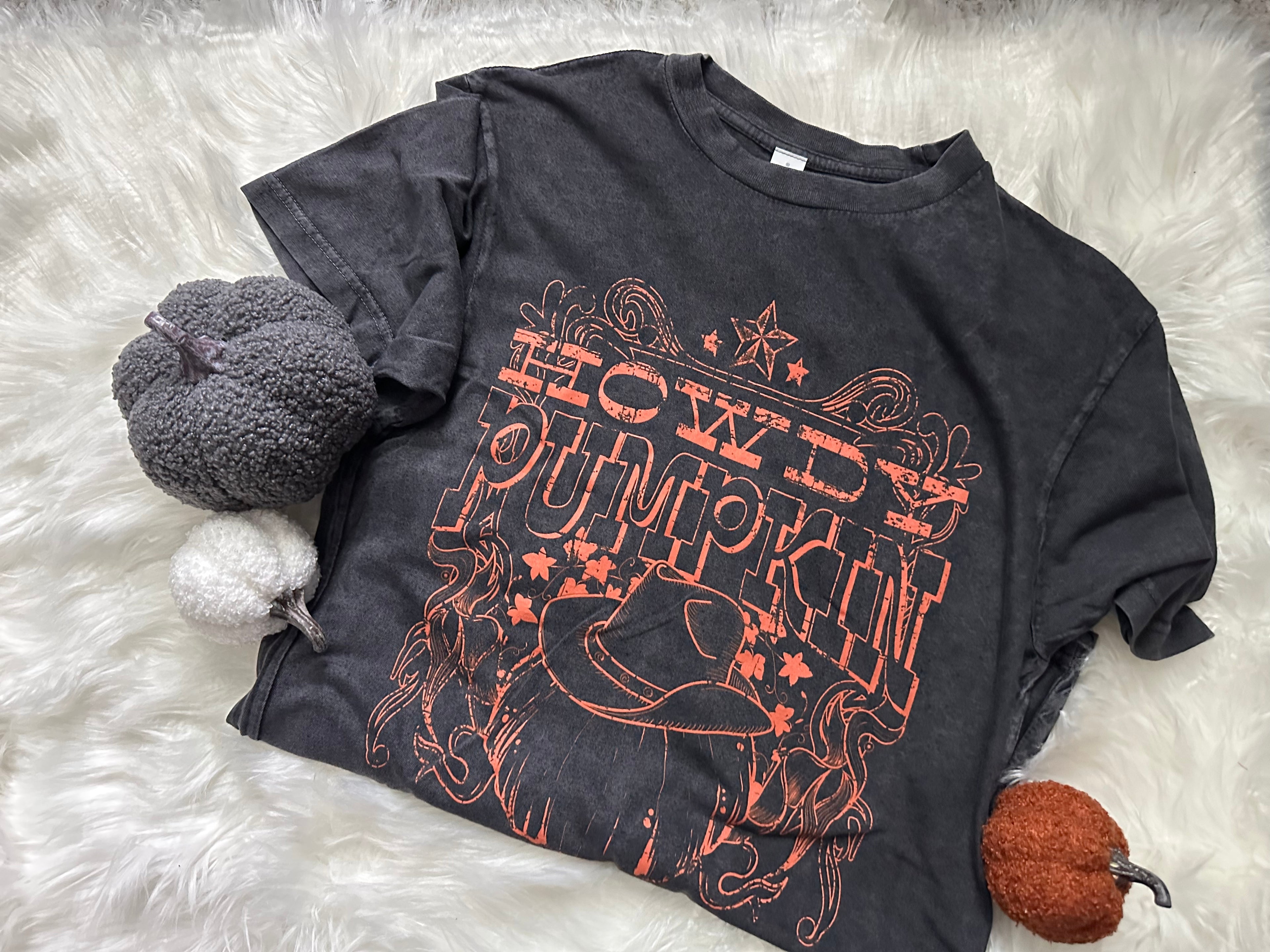 Howdy Pumpkin graphic tee