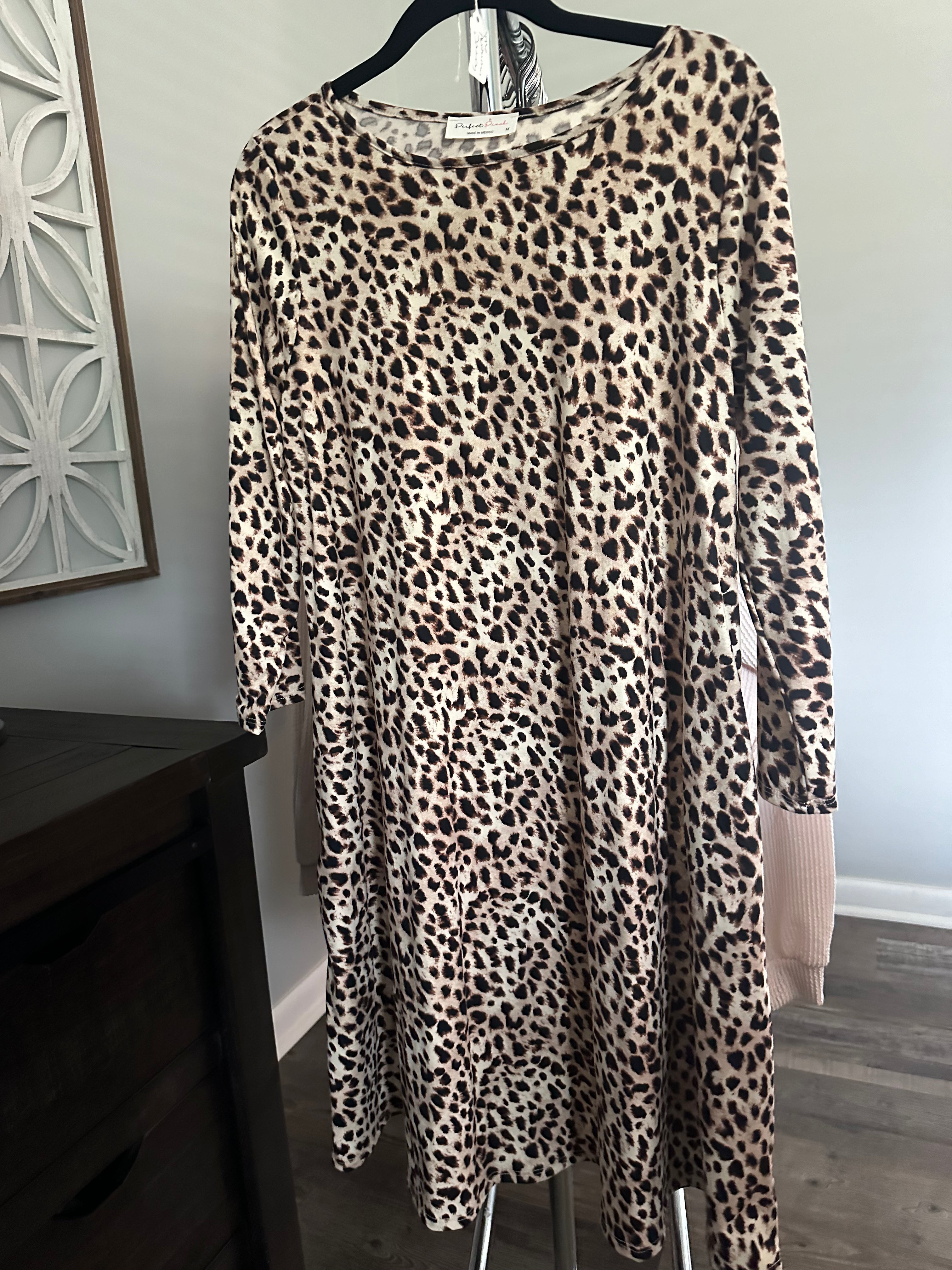 Quarter sleeve leopard print dress